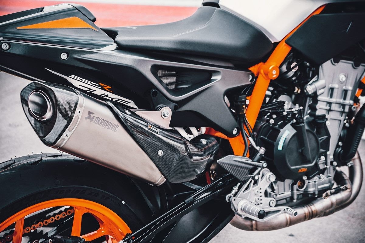 KTM 890 Duke R